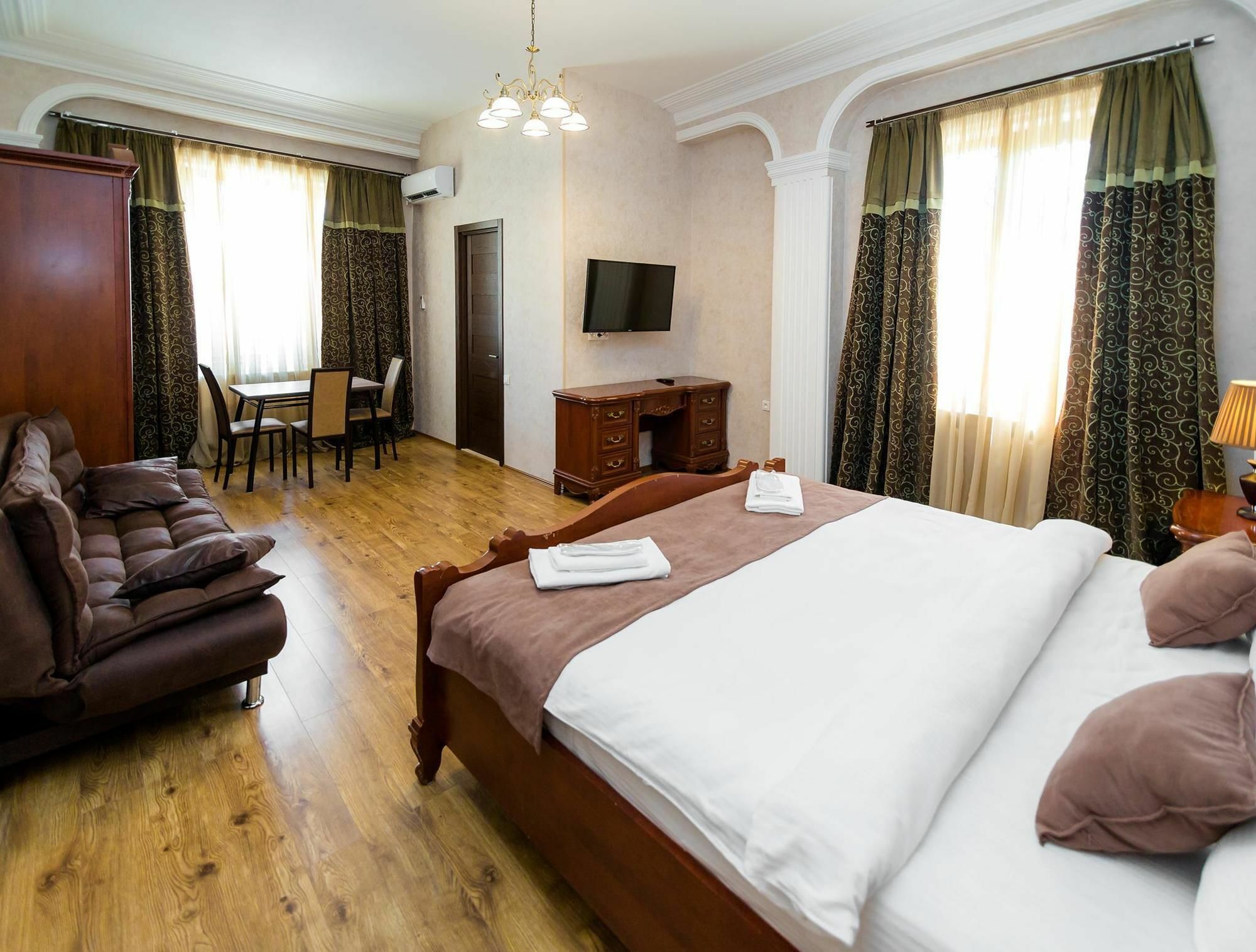 Elia Palace Hotel Tbilisi Bagian luar foto